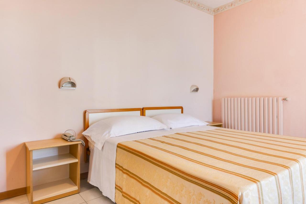 Hotel Sorriso Rimini Exteriör bild